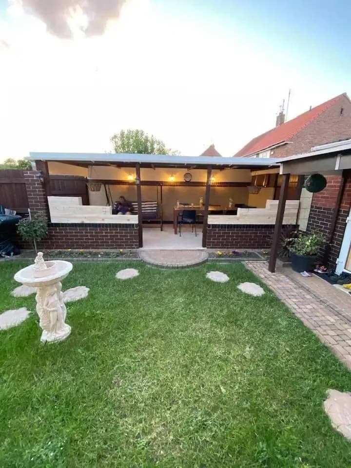 Garden Pergola & Lawn - Radlett, Hertfordshire