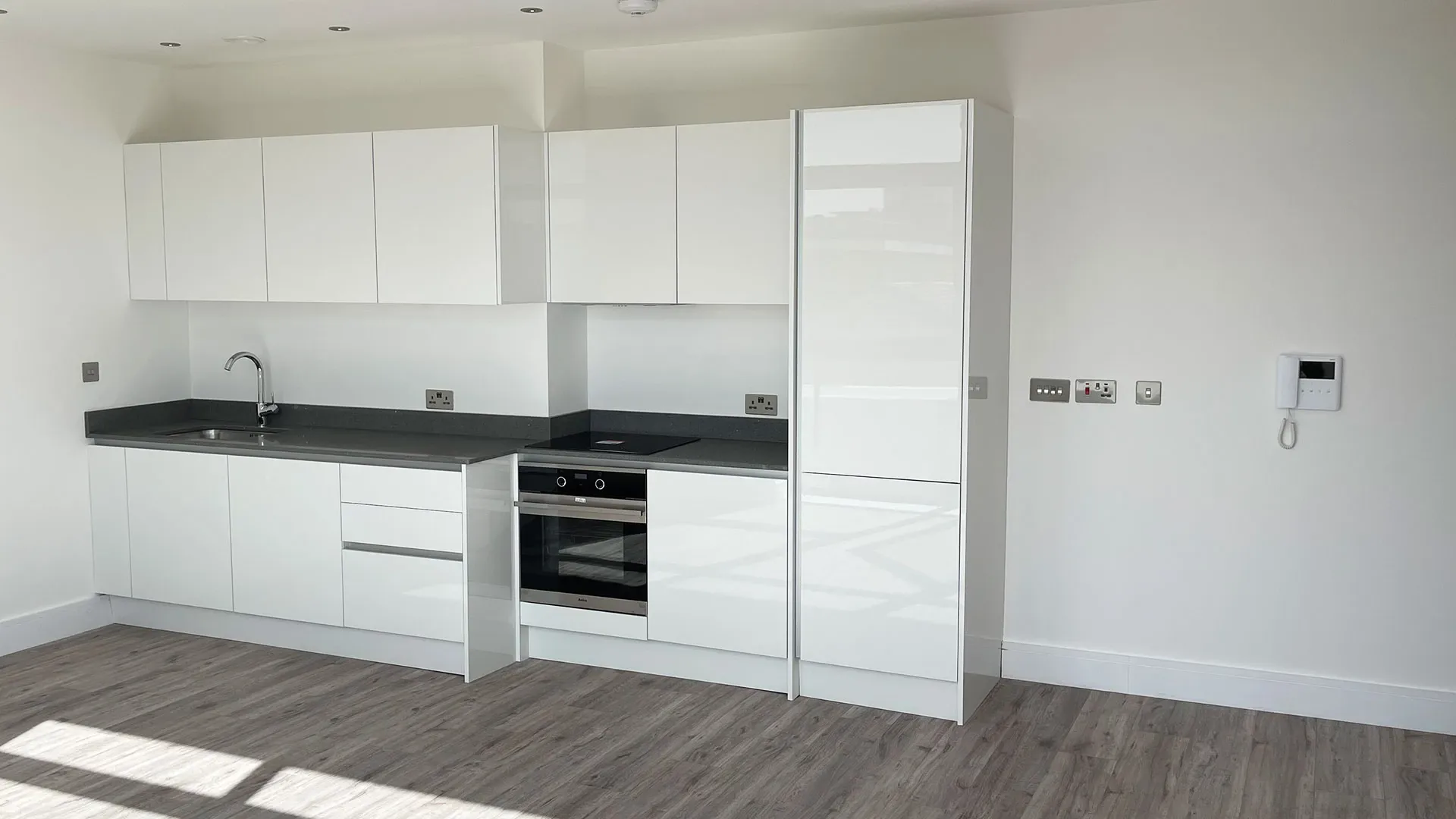 Modern kitchen installation by Leeway Brothers